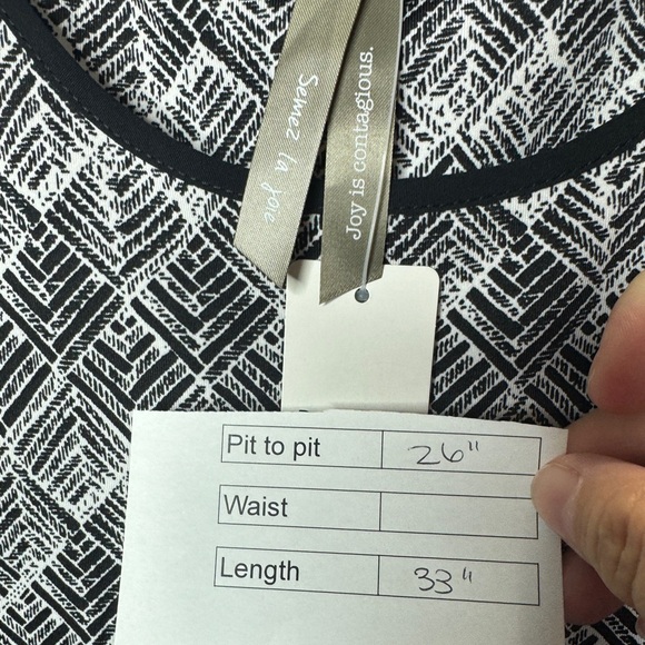 Pennington's Sleeveless Top Black - Picture 9 of 9